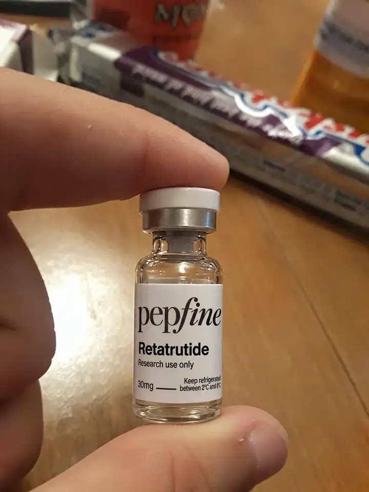 Vial Pepfine: Etiqueta de Retatrutide de cerca